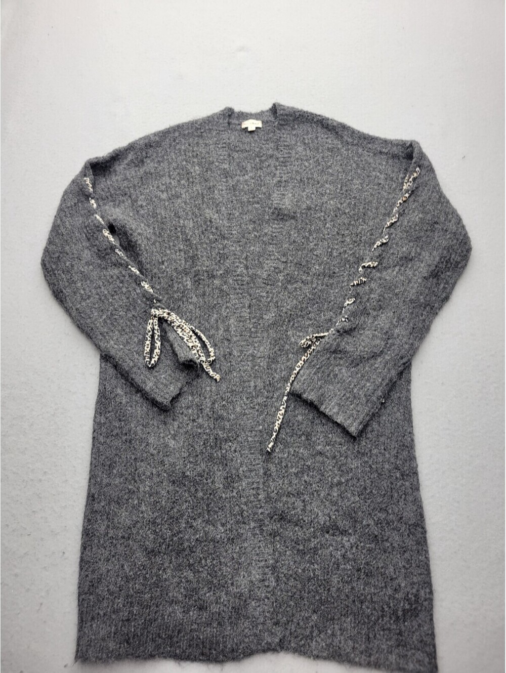 Hem & Thread Women's Sweater Medium Grey Cardigan Long Sleeve Heather Acrylic